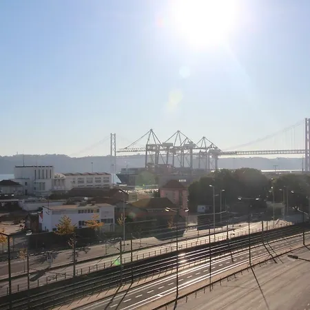 Tejo90 - Penthouse By The River * Lisbon