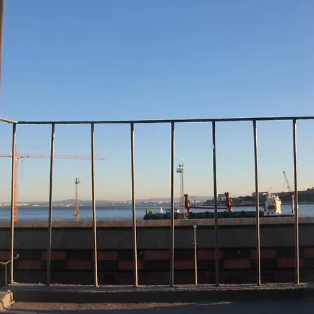 Apartment Tejo90 - Penthouse By The River
